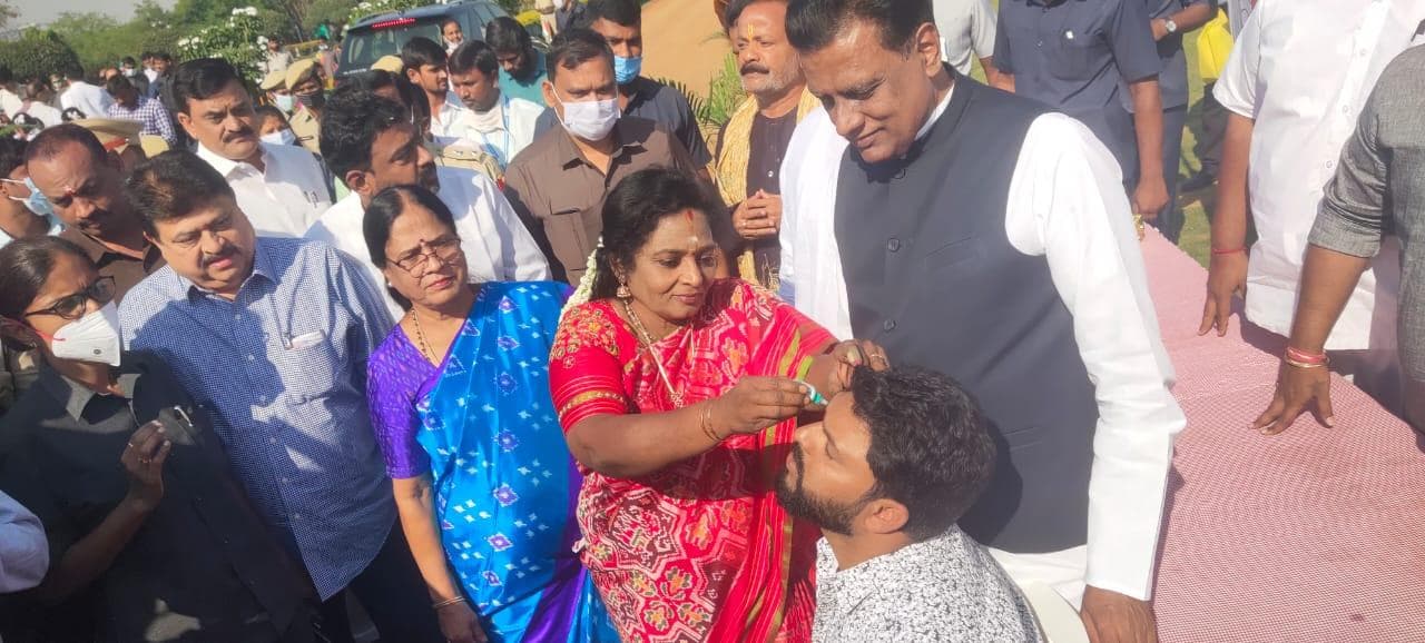 మీడియా గ్యాలరీ 11